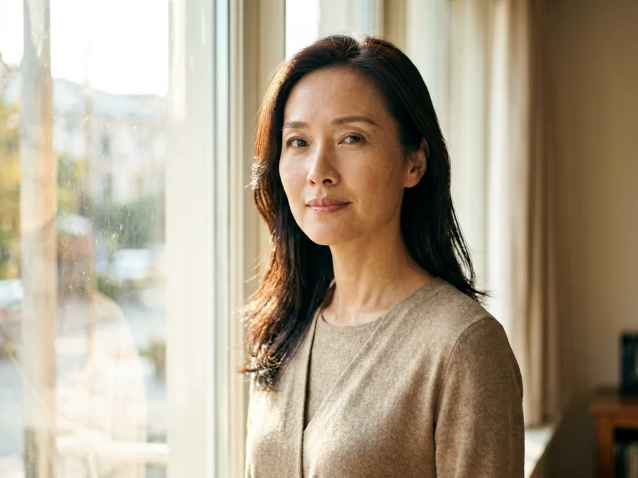 低自尊在关系中隐形破坏的路径与自我价值重建